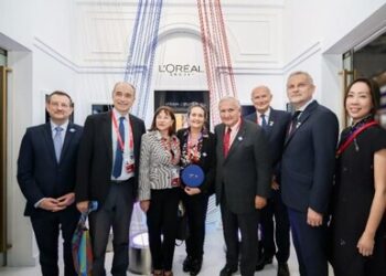 欧莱雅进博会法国馆以美献礼中法友谊