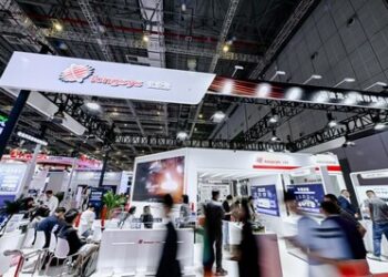 直击上海车展：江波龙发布车规存储新品，PTM定制“驾控随芯”