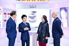 董宇辉独家探访欧莱雅进博会展台 与集团CEO 叶鸿慕共话”美之道”