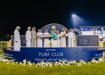 阿布扎比王储法院院长出席第33届“阿联酋总统杯”总决赛