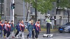 奇瑞墨甲交警机器人护航开学首日,”芜优”智警R009上岗校园护学岗