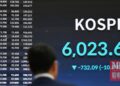 韩股暴跌近8%触发熔断!日股也重挫逾4%,AI晶片股遭抛售