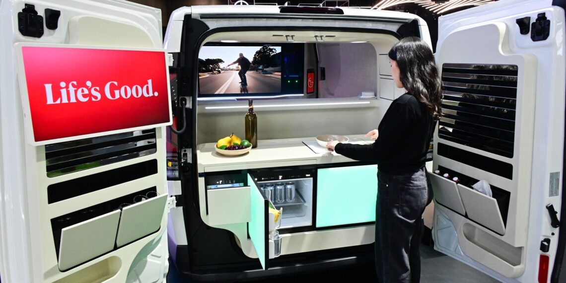 LG PARTNERS WITH KIA TO PRESENT AI-POWERED MOBILITY SPACE SOLUTIONS