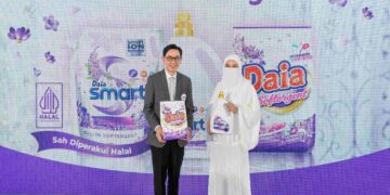 Introducing Daia 3-in-1 Softergent Lavender: Neelofa loves how it keeps clothes fresh, soft, and clean–without additional softener or luxury perfume