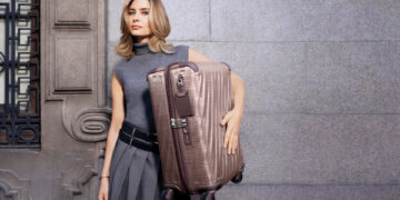 TUMI UNVEILS NEW 19 DEGREE LITE WITH “UNCOMPROMISINGLY LIGHT” CAMPAIGN