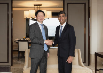 SK Networks President Sunghwan Choi encounters former UK Prime Minister