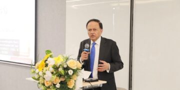 Former Pakistan Central Bank Governor Yaseen Anwar Visits FinVolution, Highlights Tech for Inclusion