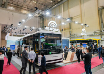 Yutong Debuts New Generation Battery Electric Intercity Bus IC12E at UITP Summit Hamburg 2025, Showcasing Electrification Innovation
