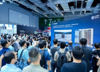 SNEC 2025｜Hithium Defines a New Benchmark for Energy Storage Safety with the World’s First All Open-Door Large-Scale Fire Test