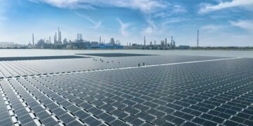 Sinopec Launches China’s First Floating Offshore PV Project, Advancing Green Energy Innovation