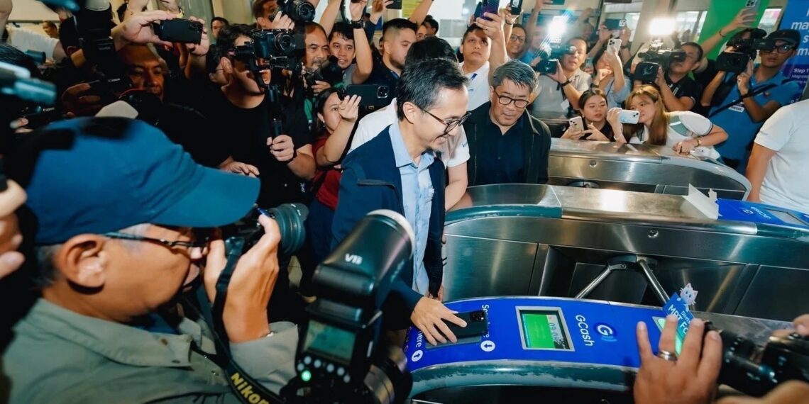 Ph government, top fintech firm team up to accelerate digital shift of transport sector