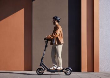 NAVEE ST3 Pro Electric Scooter Wins Prestigious 2025 Innovation Award for Best Electric Scooter