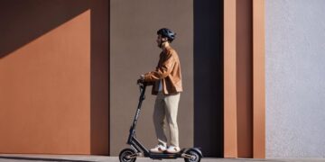 NAVEE ST3 Pro Electric Scooter Wins Prestigious 2025 Innovation Award for Best Electric Scooter