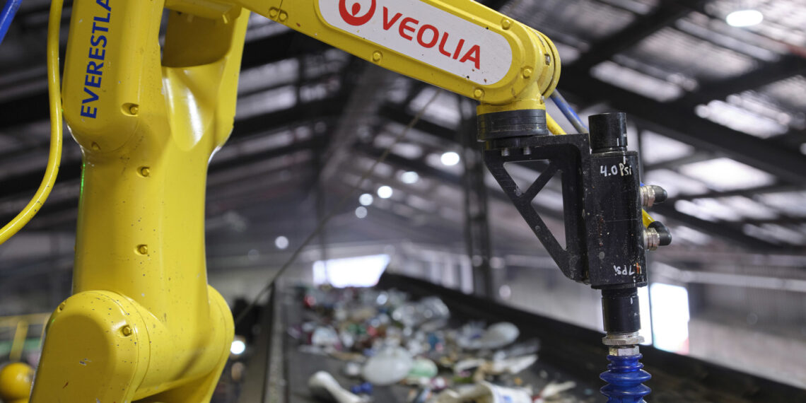 Veolia Adds EverestLabs’ AI-Powered Recycling Robotics in First International Deployment
