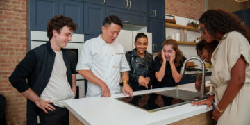 Chinese Dishwasher Captivates Guests at NYC “Flavors from the East” Cultural Exchange