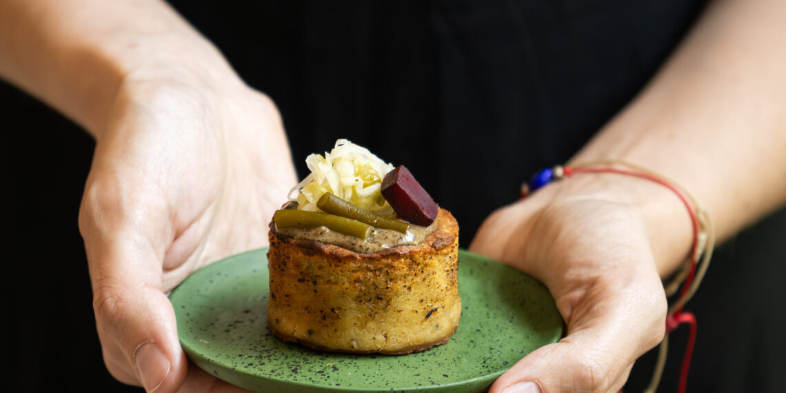 Warsaw at Expo 2025–crowds at the Polish Pavilion