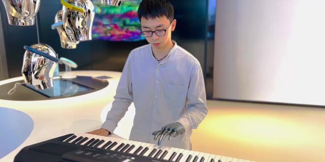 BrainCo Helps Amputee Showcase Technology at WAIC 2025