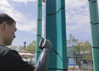 BrainCo Bionic Hand Showcased in Calligraphy by Ni at Expo 2025