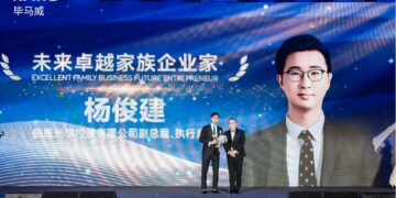 Simon Yueng of Biel Crystal, was awarded KPMG’s “Excellent Family Business Future Entrepreneur”