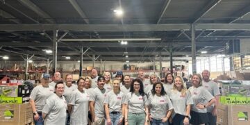 TOPDON US Donates ArtiDiag800 Scan Tool to Women in Auto Care Scholarship Recipients