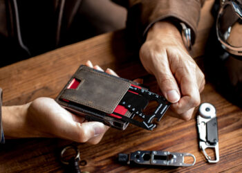 Black Friday Gifting Essential: Lorzor Tactical Wallet Wows with Premium Design & Exclusive Deals