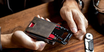 Black Friday Gifting Essential: Lorzor Tactical Wallet Wows with Premium Design & Exclusive Deals