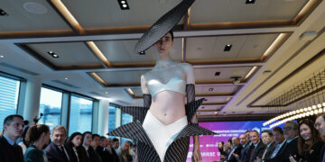 L’OFFICIEL, Subsidiary of The Generation Essentials Group, Hosts a Groundbreaking Fashion Show at the London Stock Exchange