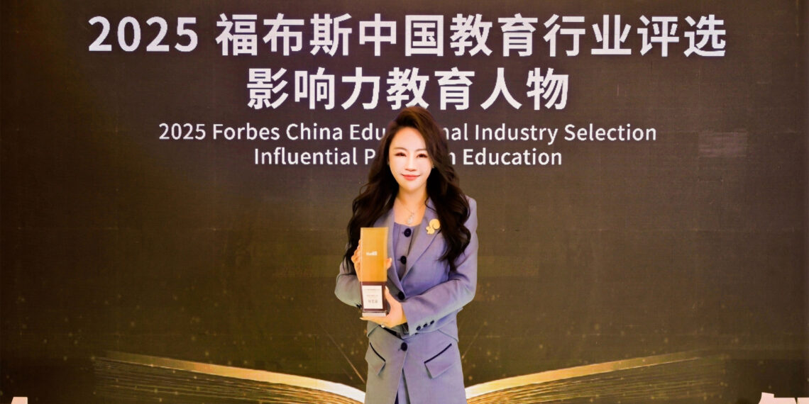 Squirrel AI’s Xu Yihan Attends Forbes China Education Summit and Receives Influential Education Figure Award