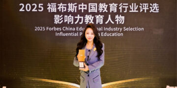 Squirrel AI’s Xu Yihan Attends Forbes China Education Summit and Receives Influential Education Figure Award