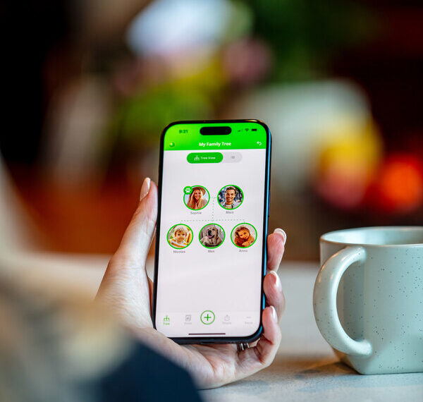 Life’s Moments App Launches Worldwide on iPhone and Android — Turning Scattered Photos, Family Memories and Pet Moments into One Organized Family Tree