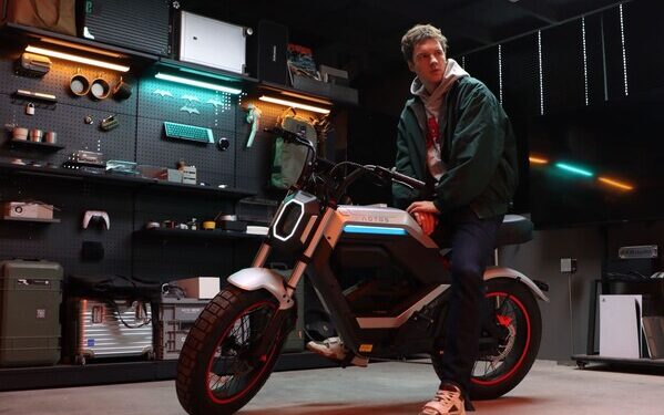 AOTOS Launches the World’s First Wheelie-Capable E-Moto: The Flux X26 on Kickstarter