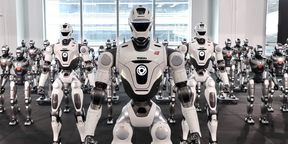 EngineAI Launches Shenzhen Intelligent Manufacturing Base as First Batch of T800 Humanoid Robots Roll Off the Production Line to Begin Mass Delivery
