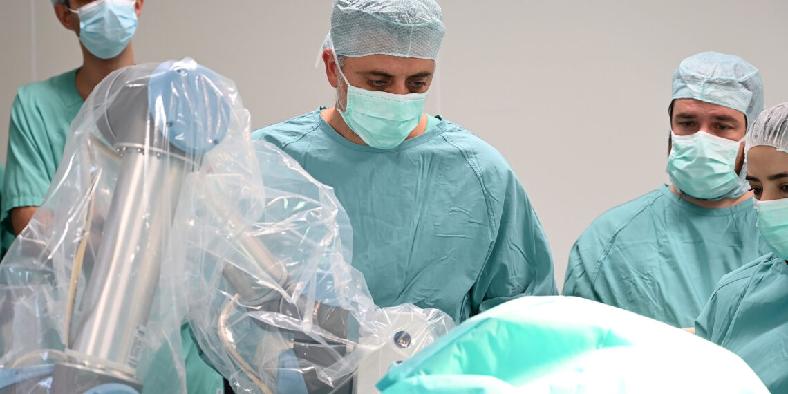 Beyond the Millimeter: NaoTrac Redefines Precision Standards via Intelligent Surgical Navigation