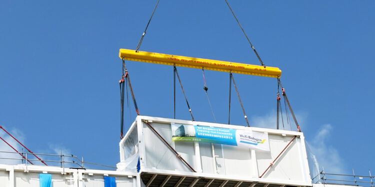 WuXi Biologics Singapore CRDMO Hub Completes Modular Topping-Out of Drug Product Facility