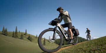 Amflow launches the Amflow TL Carbon, an SUV e-bike fully loaded for all-terrain riding scenario