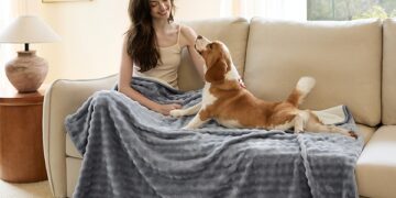 Bedsure Introduces the Bubble Waterproof Blanket. Protection Never Felt This Soft.
