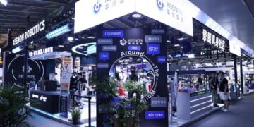 Global Commercial Service Robot Shipments Leader KEENON Puts Humanoids to Work at WAIC 2026