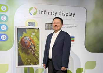IRIS Optronics Pushes Infinity® Solar-Powered ChLCD E-Paper Technology to New Heights with 31.5-Inch Outdoor Display and Embedded Perovskite Indoor Solution