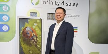 IRIS Optronics Pushes Infinity® Solar-Powered ChLCD E-Paper Technology to New Heights with 31.5-Inch Outdoor Display and Embedded Perovskite Indoor Solution