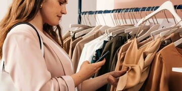 Nearly half of Australians trust AI shopping recommendations more than retail staff