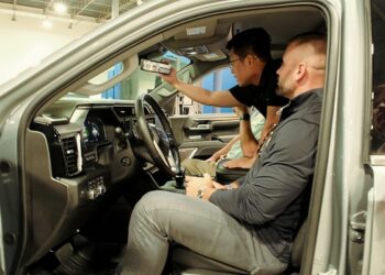 Digital Mirror Pioneer YFORE Unveils Full Intelligent Mirror Lineup in North America
