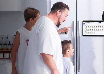 Everblog Set to Launch FridgeCal™ 2 AI Fridge Calendar on Kickstarter: Transforming Kitchen Organization and Food Management