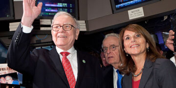 Warren Buffett Steps Down as Chairman of Berkshire Hathaway: NYSE Content Update