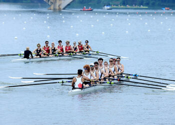 Prestigious universities compete in Chengdu Rowing Regatta